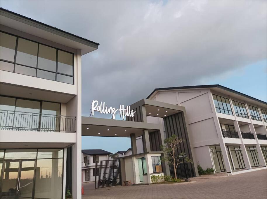 Villa Rolling Hills Depan Trans Mall נקסר מראה חיצוני תמונה